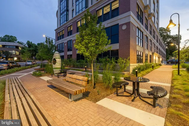 $1,789,900 | 6718 Lowell Avenue, Unit 702, McLean, VA 22101