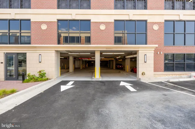 $1,789,900 | 6718 Lowell Avenue, Unit 702, McLean, VA 22101