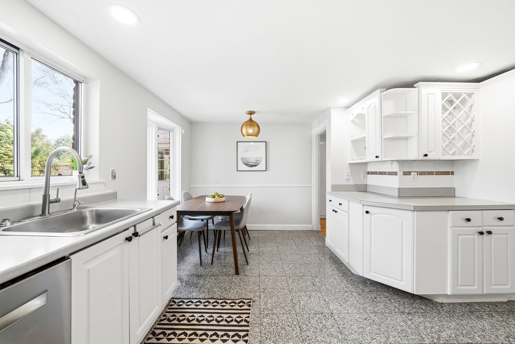 17 Woodhaven Road Newton, MA 02468 - Photo 16 of 41