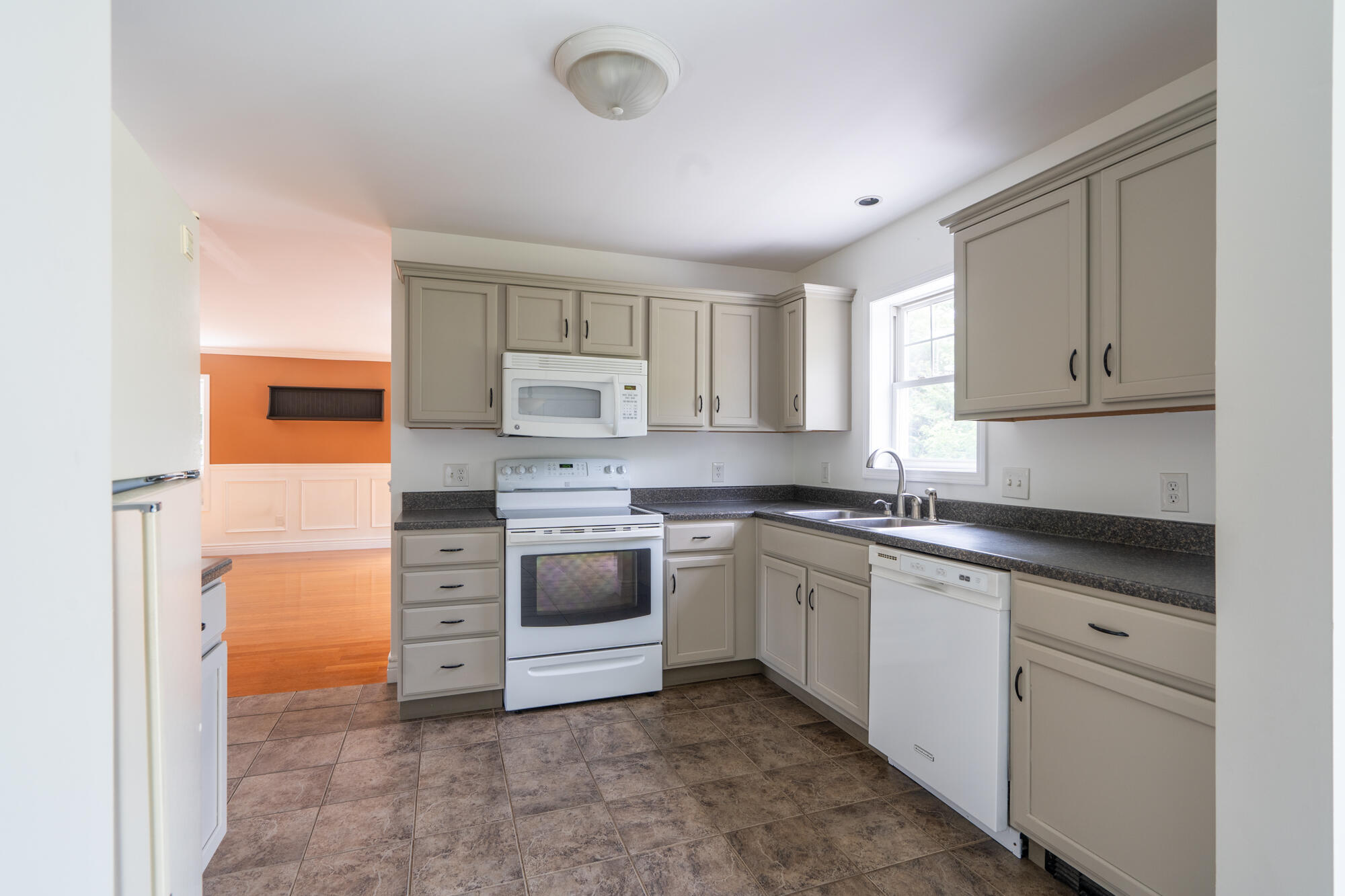 188 New County Road Saco, ME 04072 - Photo 8 of 49 188 New County Road-17