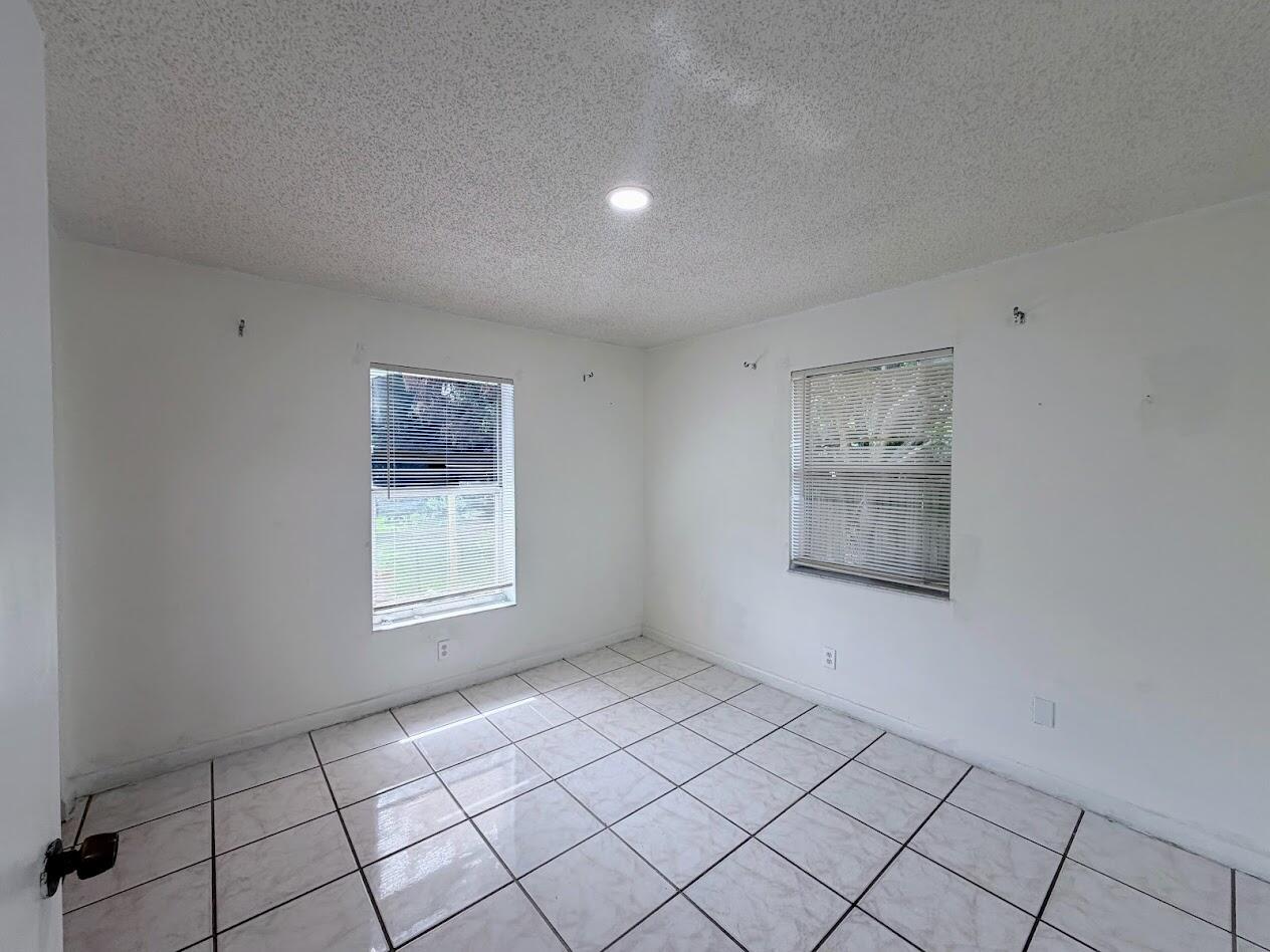 5899 Mango Road West Palm Beach, FL 33413 - Photo 12 of 18 IMG_1519