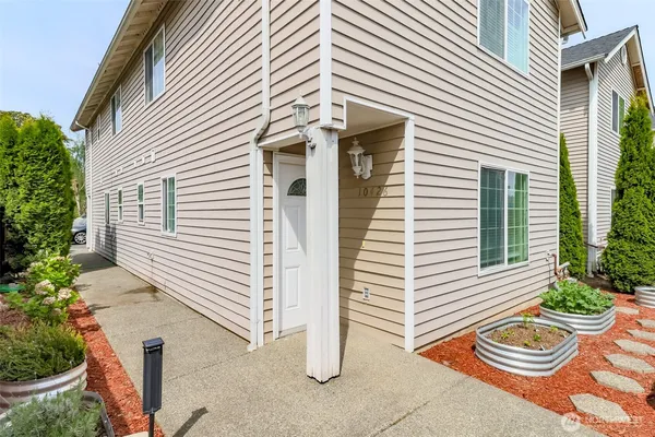 $350,000 | 10426 17th Avenue Southwest, Unit 10426, Seattle, WA 98146