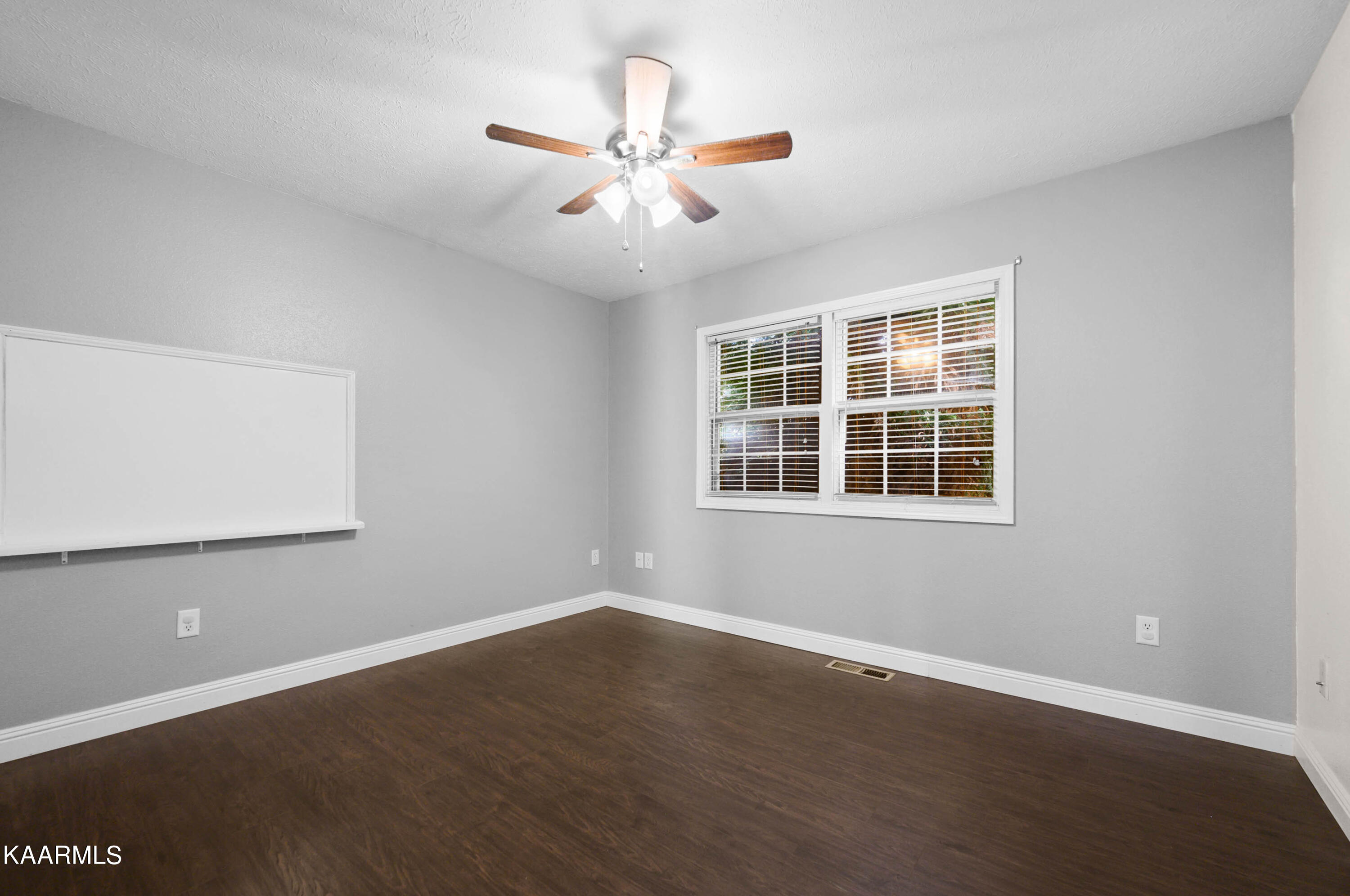 1602 Shale Road Newport, TN 37821 - Photo 8 of 24 DSC_0191