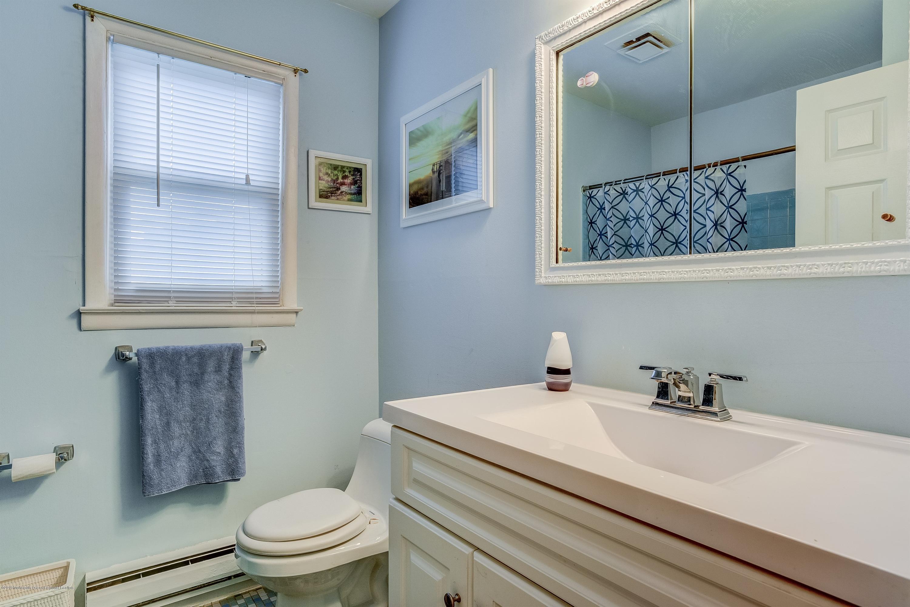23 Keats Road Brick, NJ 08724 - Photo 13 of 21 013_Full Bath
