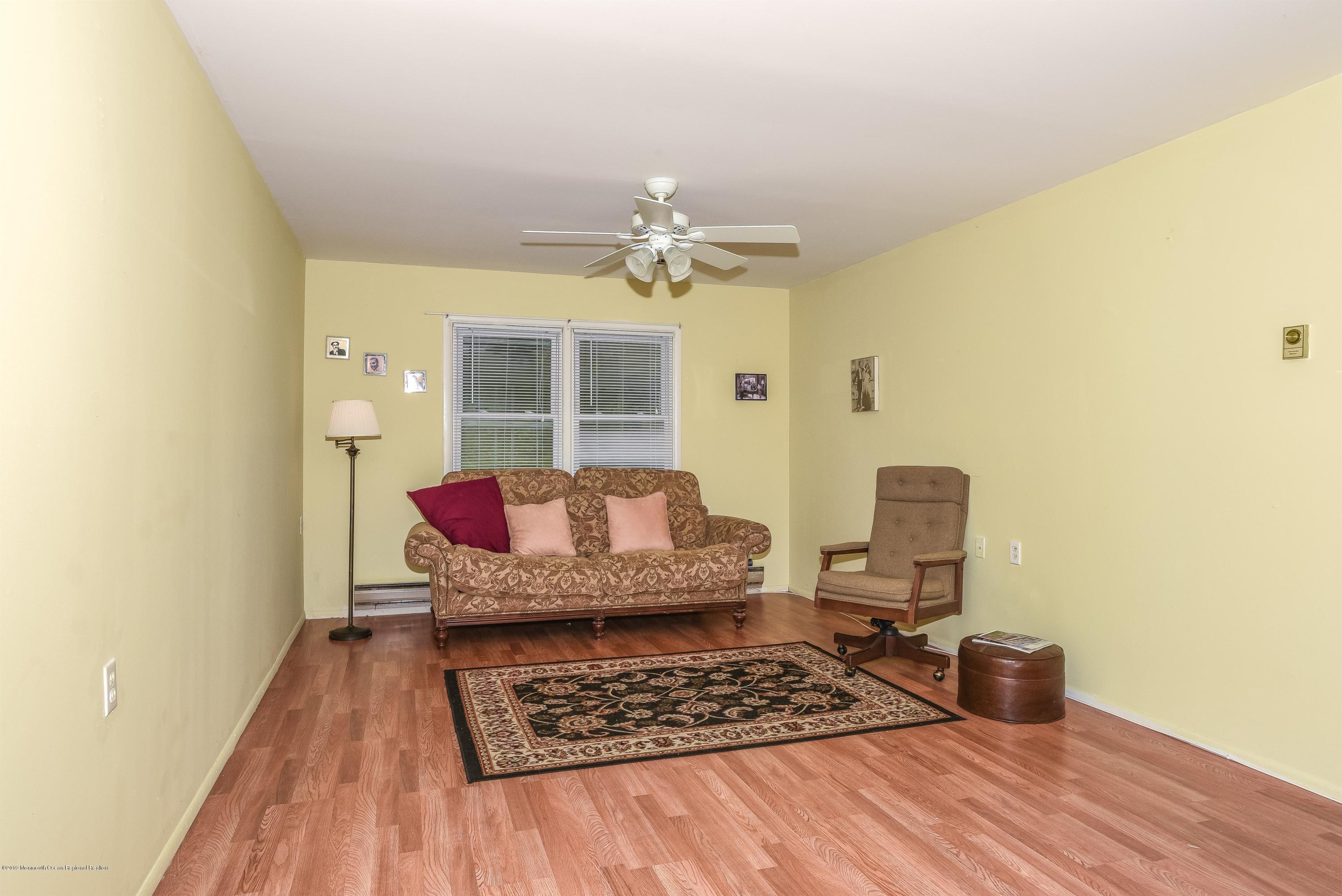 006_Living Room