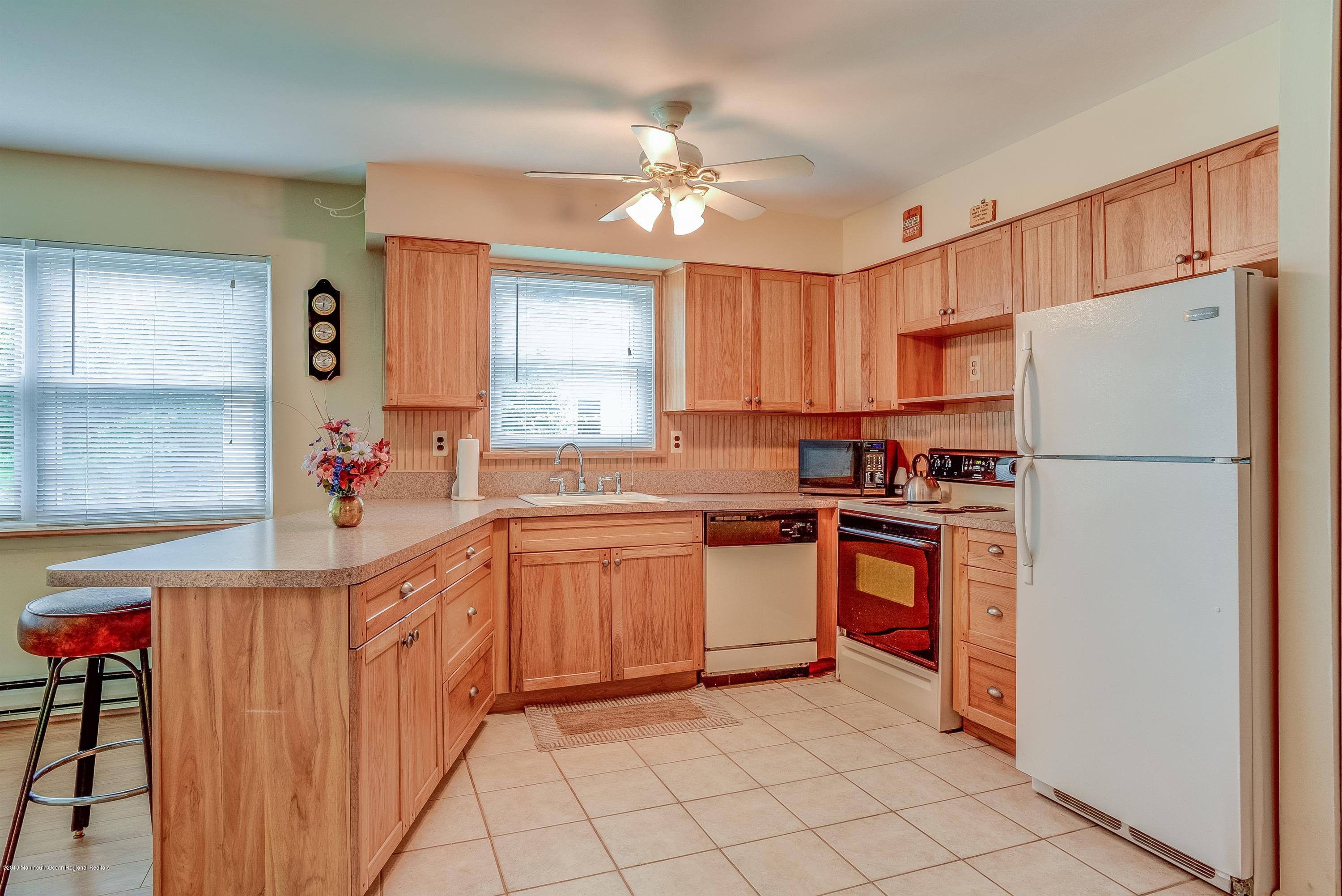 23 Keats Road Brick, NJ 08724 - Photo 8 of 21 008_Kitchen