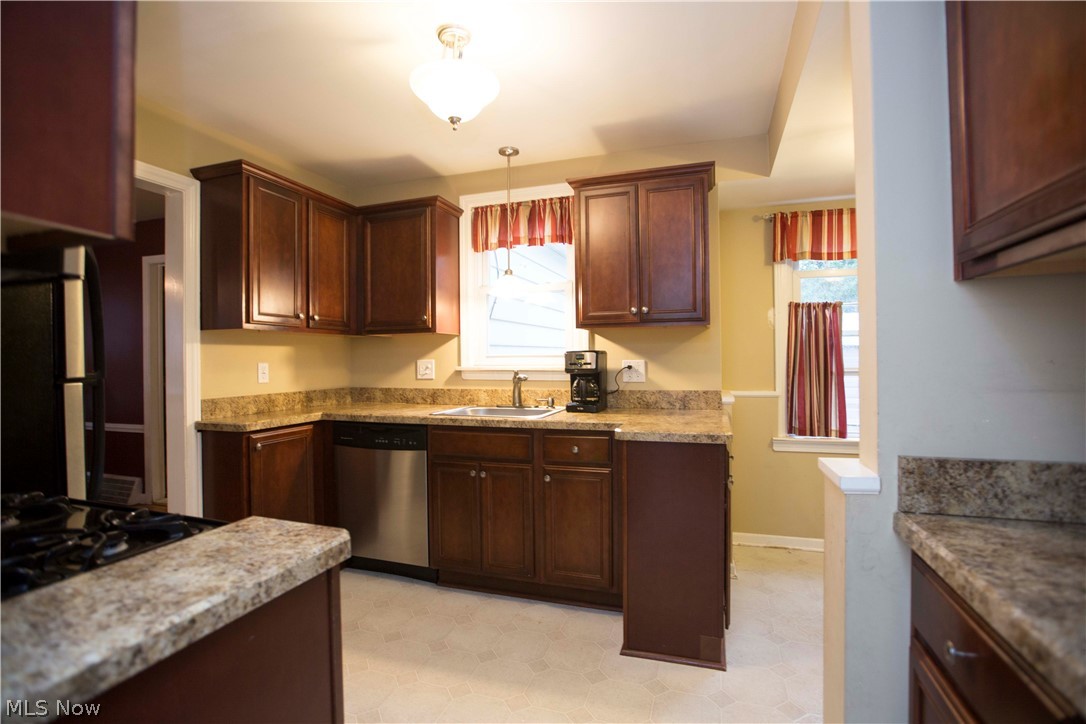 4306 Silsby Road University Heights, OH 44118 - Photo 10 of 23