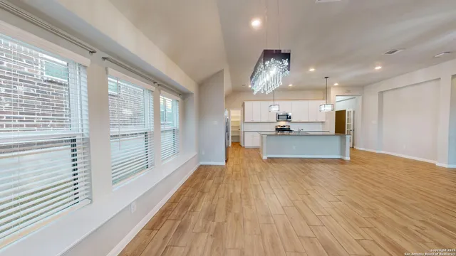 $2,400 | 5911 Akin Glen, San Antonio, TX 78261