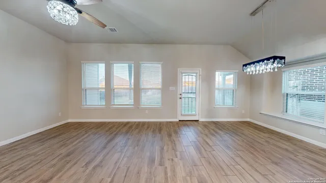 $2,400 | 5911 Akin Glen, San Antonio, TX 78261