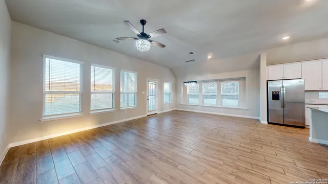 $2,400 | 5911 Akin Glen, San Antonio, TX 78261