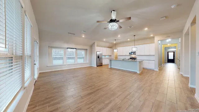 $2,400 | 5911 Akin Glen, San Antonio, TX 78261