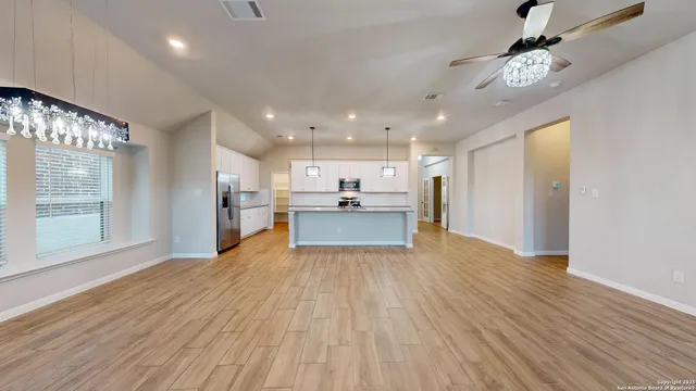 $2,400 | 5911 Akin Glen, San Antonio, TX 78261