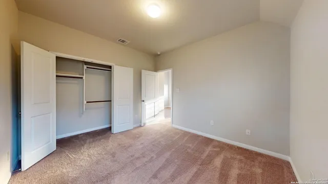 $2,400 | 5911 Akin Glen, San Antonio, TX 78261