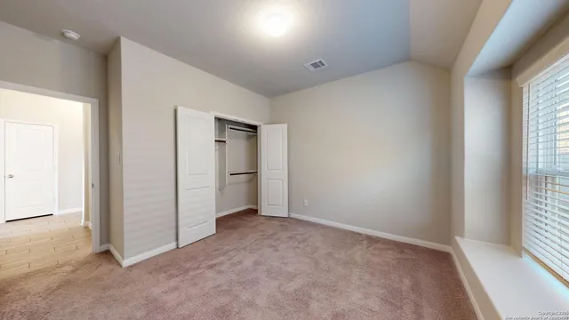 $2,400 | 5911 Akin Glen, San Antonio, TX 78261