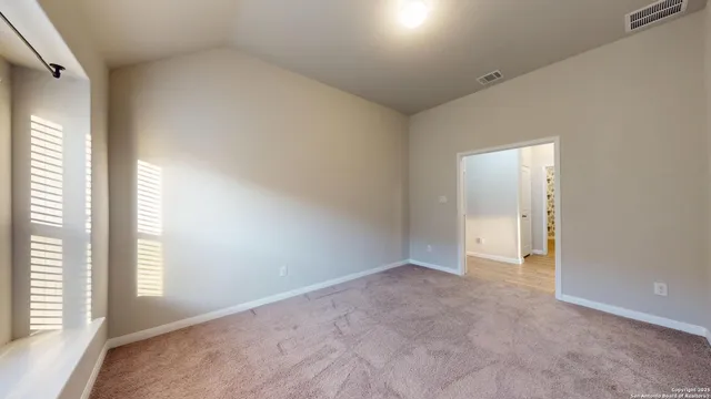 $2,400 | 5911 Akin Glen, San Antonio, TX 78261