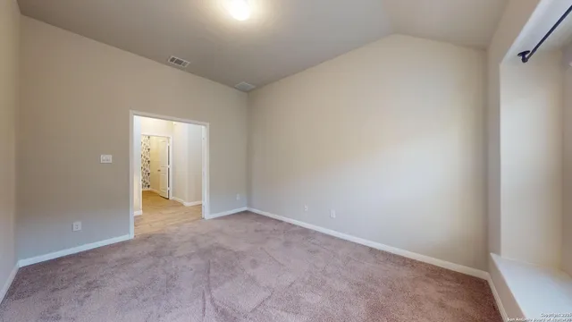 $2,400 | 5911 Akin Glen, San Antonio, TX 78261