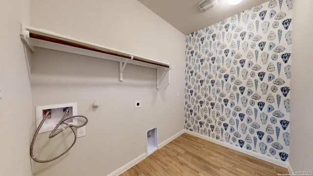 $2,400 | 5911 Akin Glen, San Antonio, TX 78261