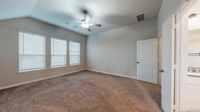 $2,400 | 5911 Akin Glen, San Antonio, TX 78261