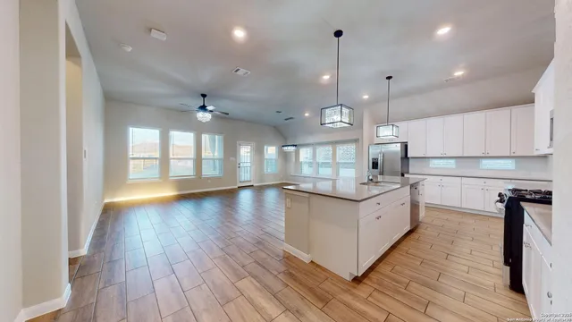 $2,400 | 5911 Akin Glen, San Antonio, TX 78261