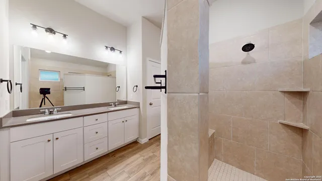 $2,400 | 5911 Akin Glen, San Antonio, TX 78261