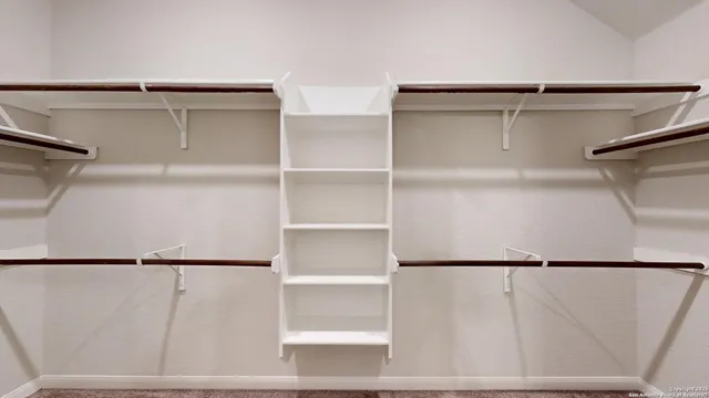 $2,400 | 5911 Akin Glen, San Antonio, TX 78261