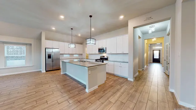 $2,400 | 5911 Akin Glen, San Antonio, TX 78261