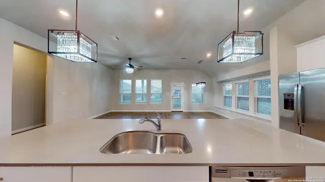 $2,400 | 5911 Akin Glen, San Antonio, TX 78261