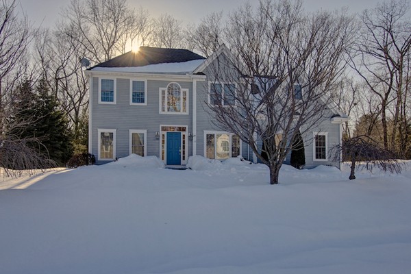 24 Rons Way Framingham, MA 01701 - Photo 2 of 27 Gallery Image 2