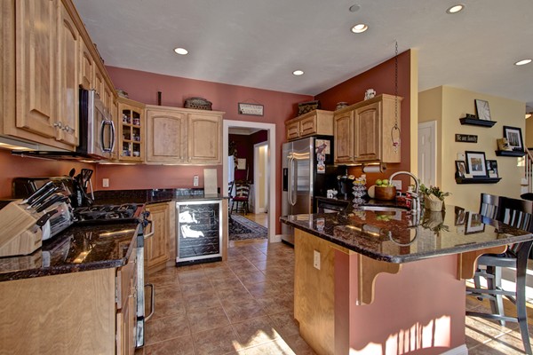 24 Rons Way Framingham, MA 01701 - Photo 8 of 27 Gallery Image 8