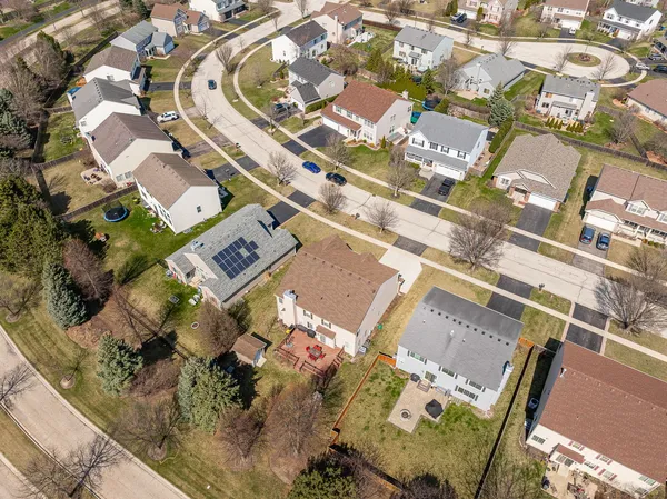 $548,000 | 1863 Lake Bluff Lane, Pingree Grove, IL 60140