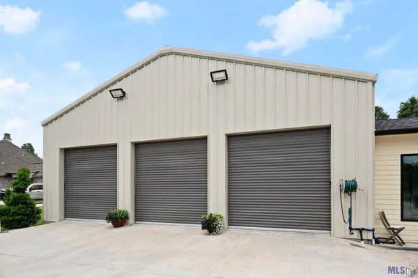 $899,000 | 23710 Portwood Lane, Zachary, LA 70791