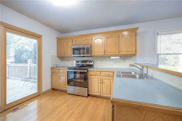 $399,950 | 13928 West 109th Street, Lenexa, KS 66215