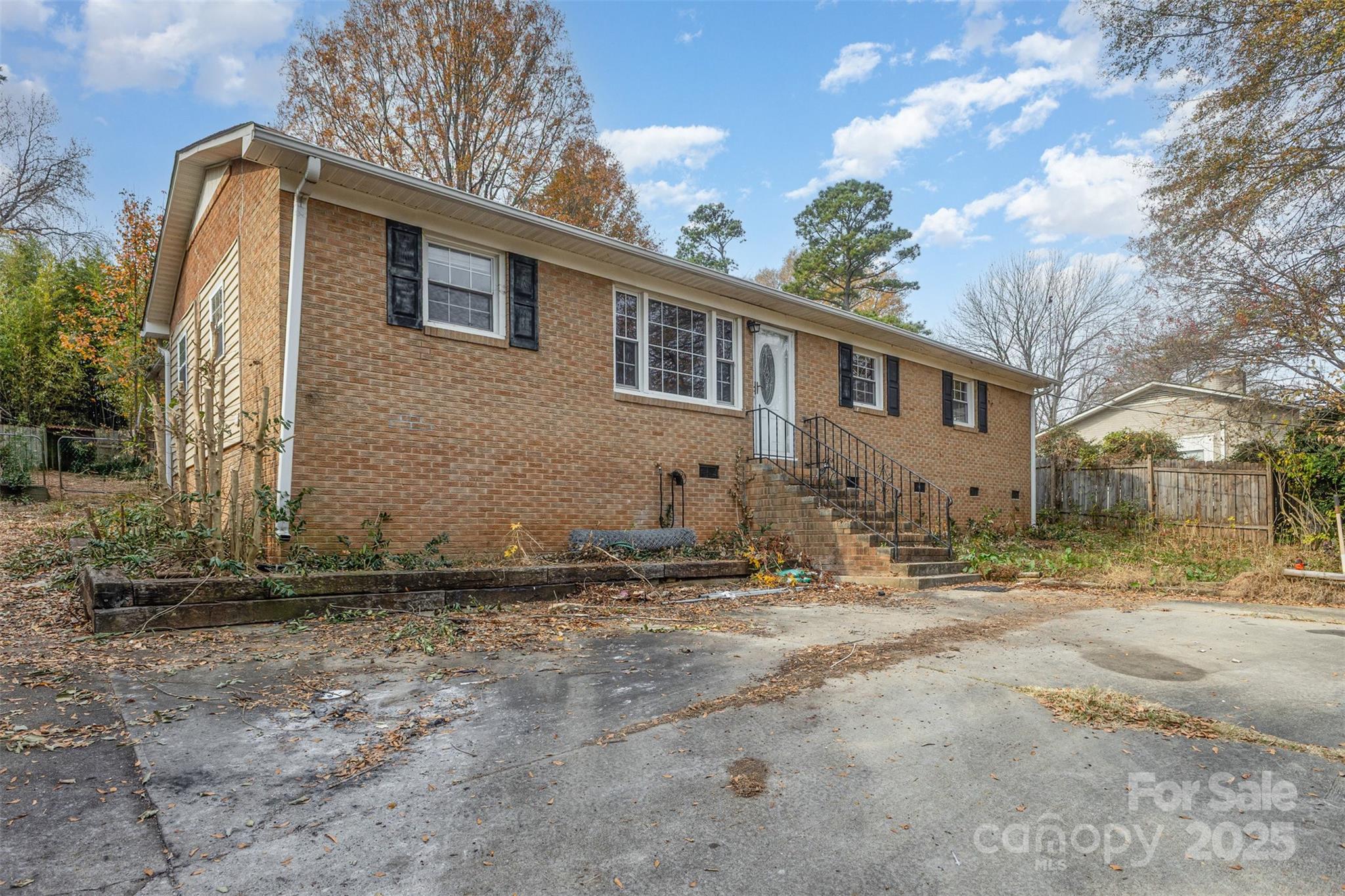 281 South Sutton Road Fort Mill, SC 29708 - Photo 2 of 21 a view of a house with a yard