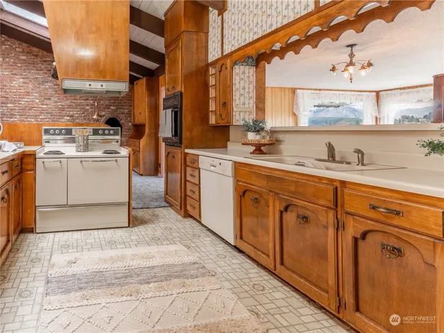 $750,000 | 4590 East Nahahum Canyon Road, Cashmere, WA 98815