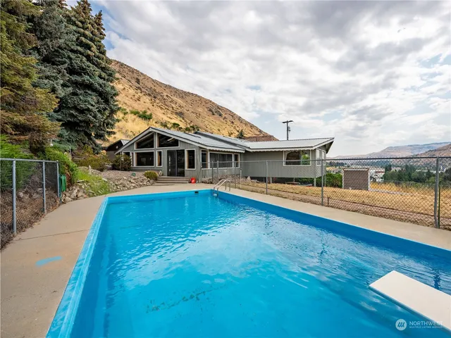 $750,000 | 4590 East Nahahum Canyon Road, Cashmere, WA 98815