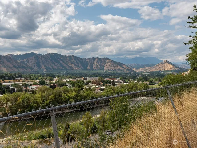 $750,000 | 4590 East Nahahum Canyon Road, Cashmere, WA 98815