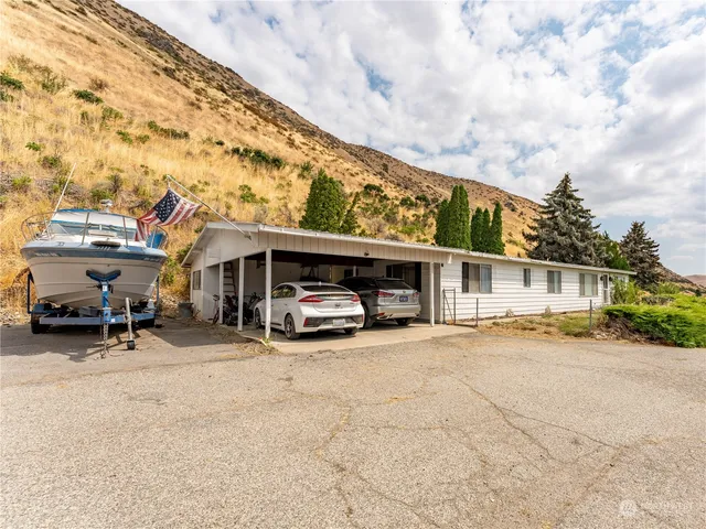 $750,000 | 4590 East Nahahum Canyon Road, Cashmere, WA 98815