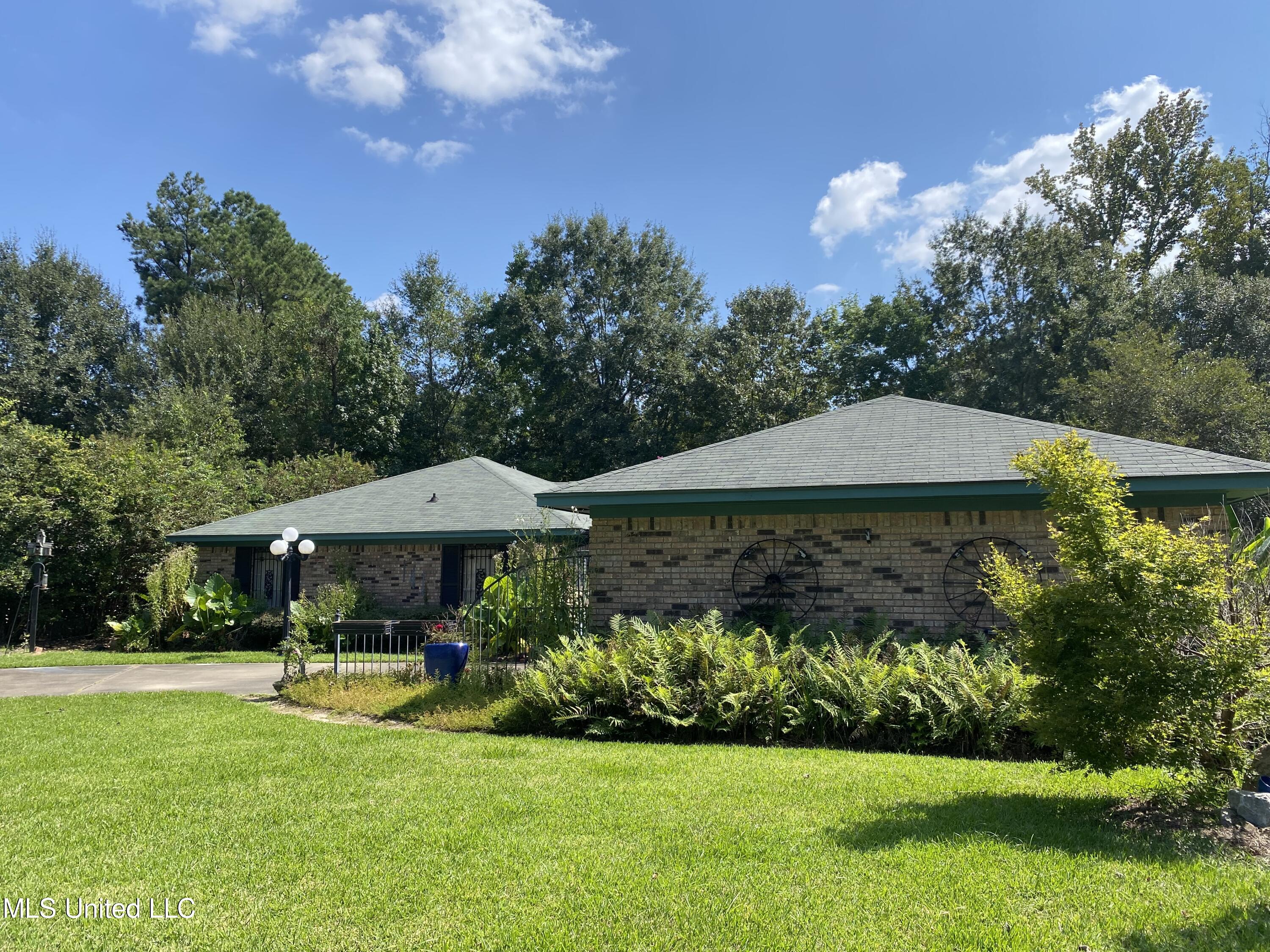 141 Forest Ridge Drive Brandon, MS 39042 - Photo 1 of 16 Front