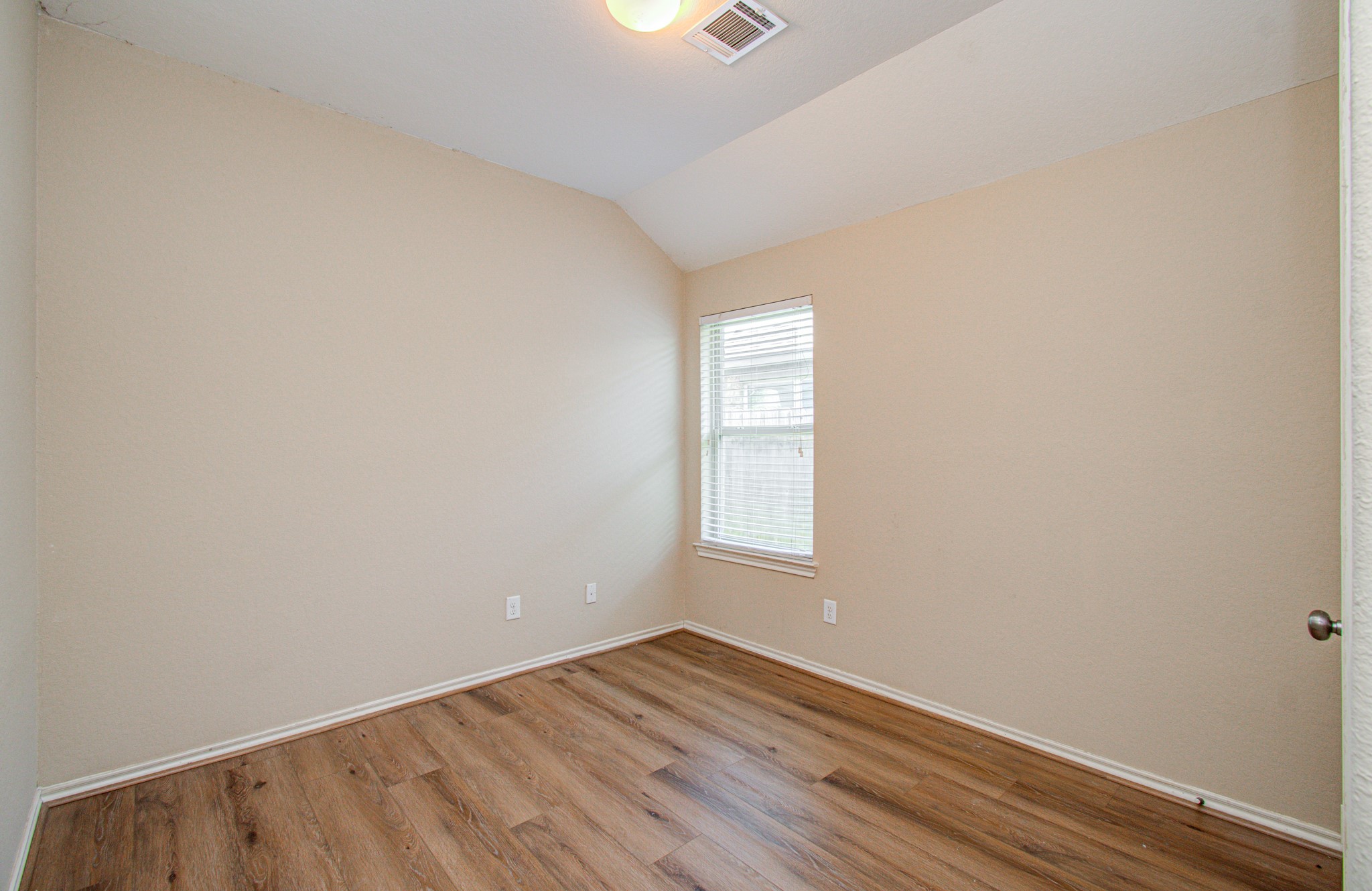 13822 Roman Ridge Lane Houston, TX 77047 - Photo 9 of 29