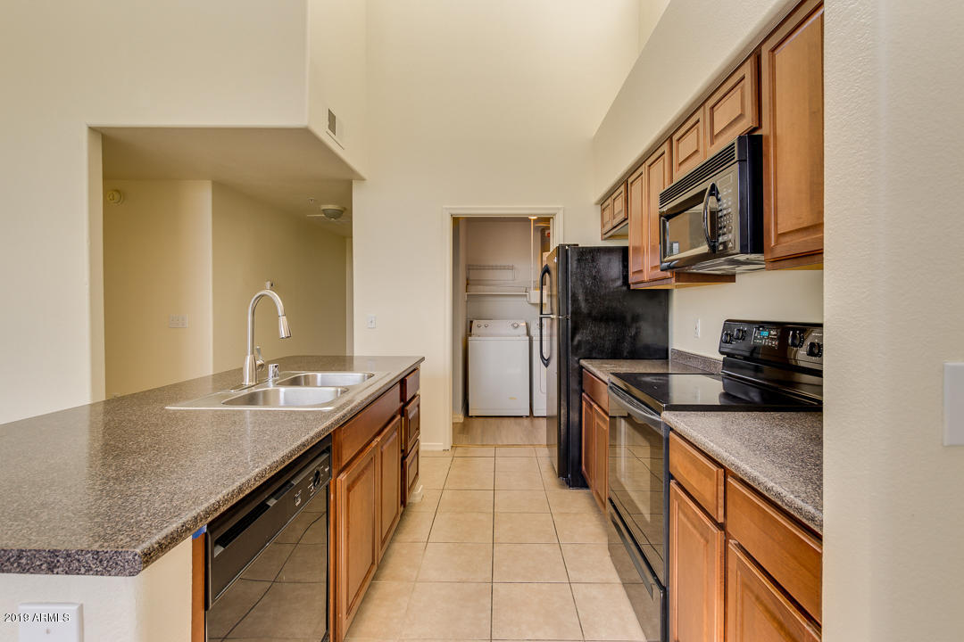 909 East Camelback Road, Unit 3139 Phoenix, AZ 85014 - Photo 6 of 41 Kitchen