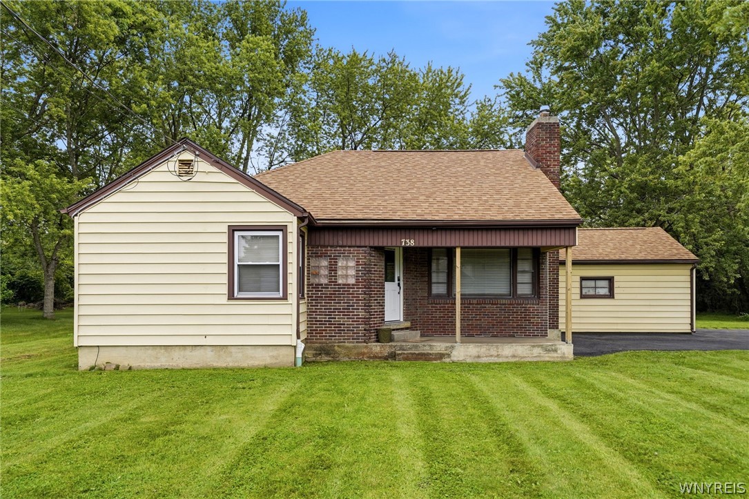 738 Upper Mountain Road Lewiston, NY 14092 - Photo 3 of 42