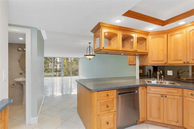 $1,825 | 2731 Northeast 14th Street Causeway, Unit 227, Pompano Beach, FL 33062