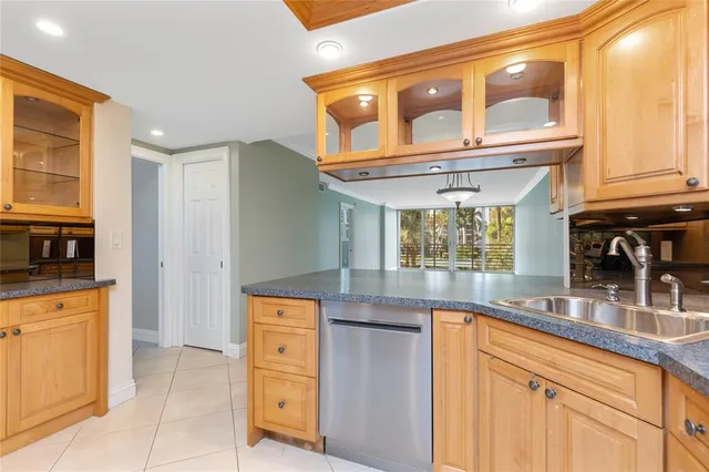 $1,825 | 2731 Northeast 14th Street Causeway, Unit 227, Pompano Beach, FL 33062