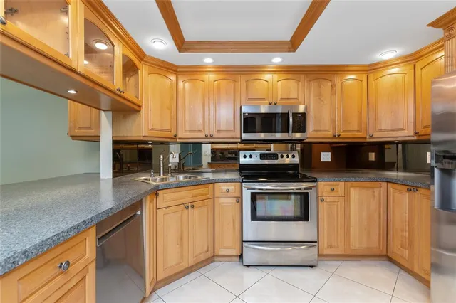 $1,825 | 2731 Northeast 14th Street Causeway, Unit 227, Pompano Beach, FL 33062