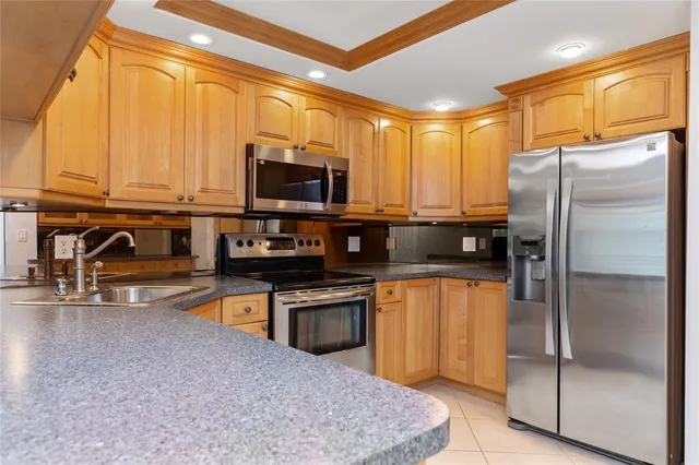 $1,825 | 2731 Northeast 14th Street Causeway, Unit 227, Pompano Beach, FL 33062