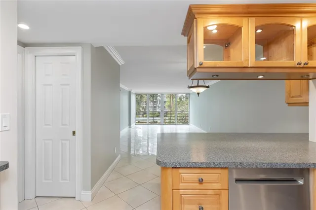 $1,825 | 2731 Northeast 14th Street Causeway, Unit 227, Pompano Beach, FL 33062