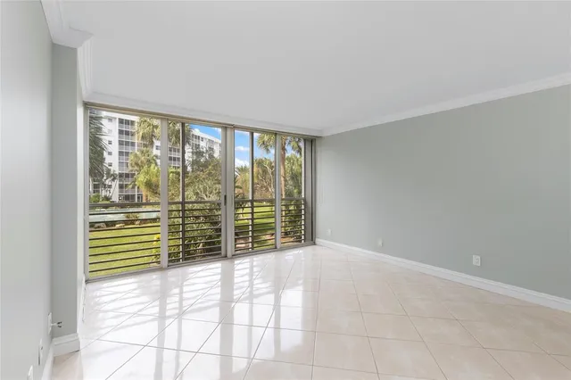 $1,825 | 2731 Northeast 14th Street Causeway, Unit 227, Pompano Beach, FL 33062