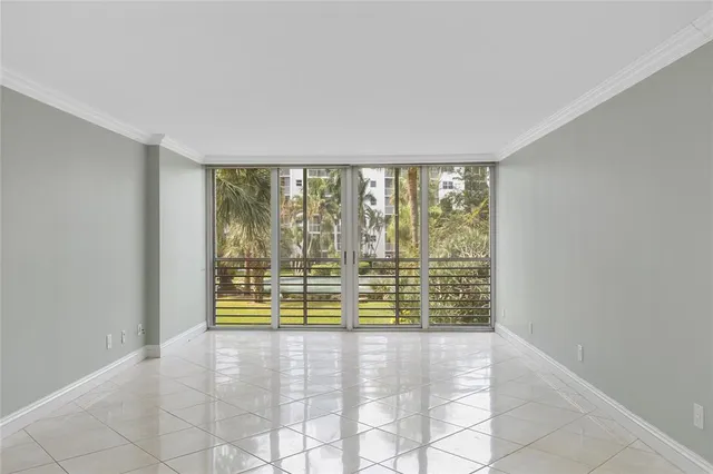 $1,825 | 2731 Northeast 14th Street Causeway, Unit 227, Pompano Beach, FL 33062