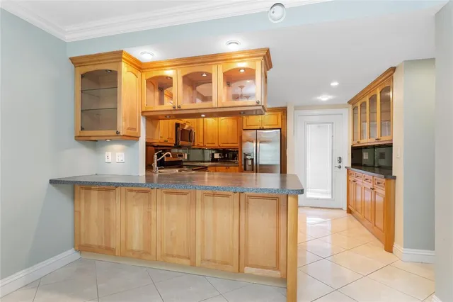 $1,825 | 2731 Northeast 14th Street Causeway, Unit 227, Pompano Beach, FL 33062