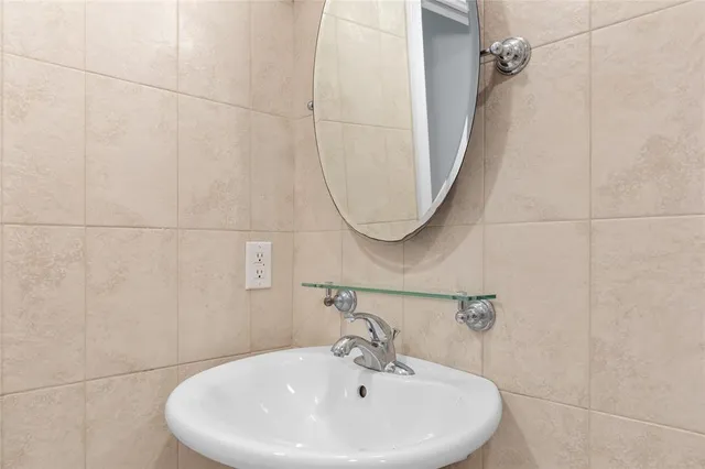 $1,825 | 2731 Northeast 14th Street Causeway, Unit 227, Pompano Beach, FL 33062